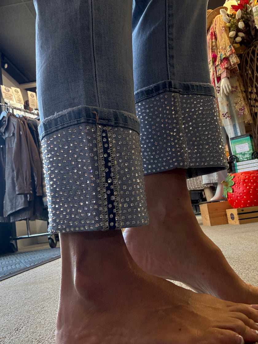 HIGH RISE CROP SLIM STRAIGHT CUFFED STONE DETAIL
