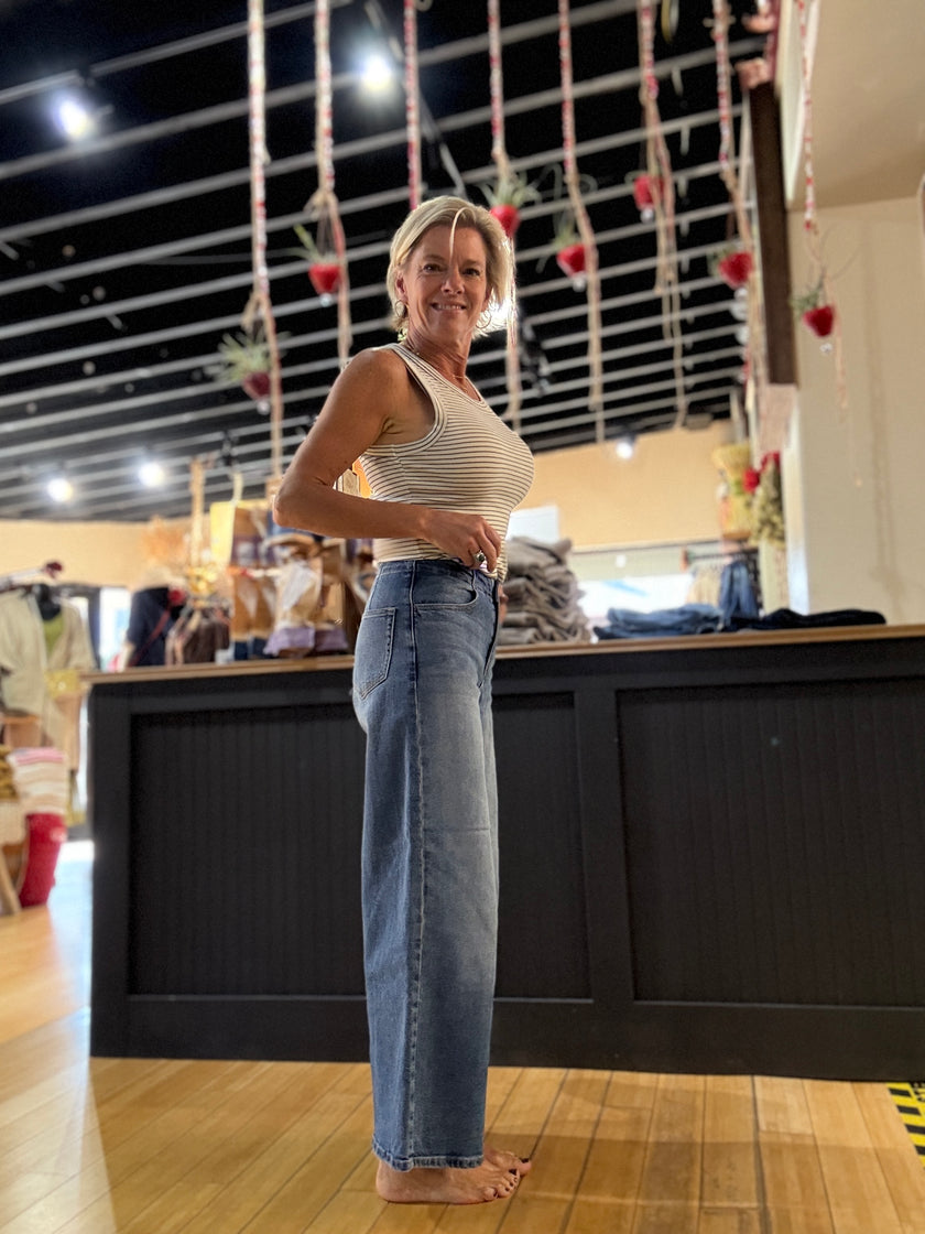 High Rise Wide Leg Crop W Back Lace Detail