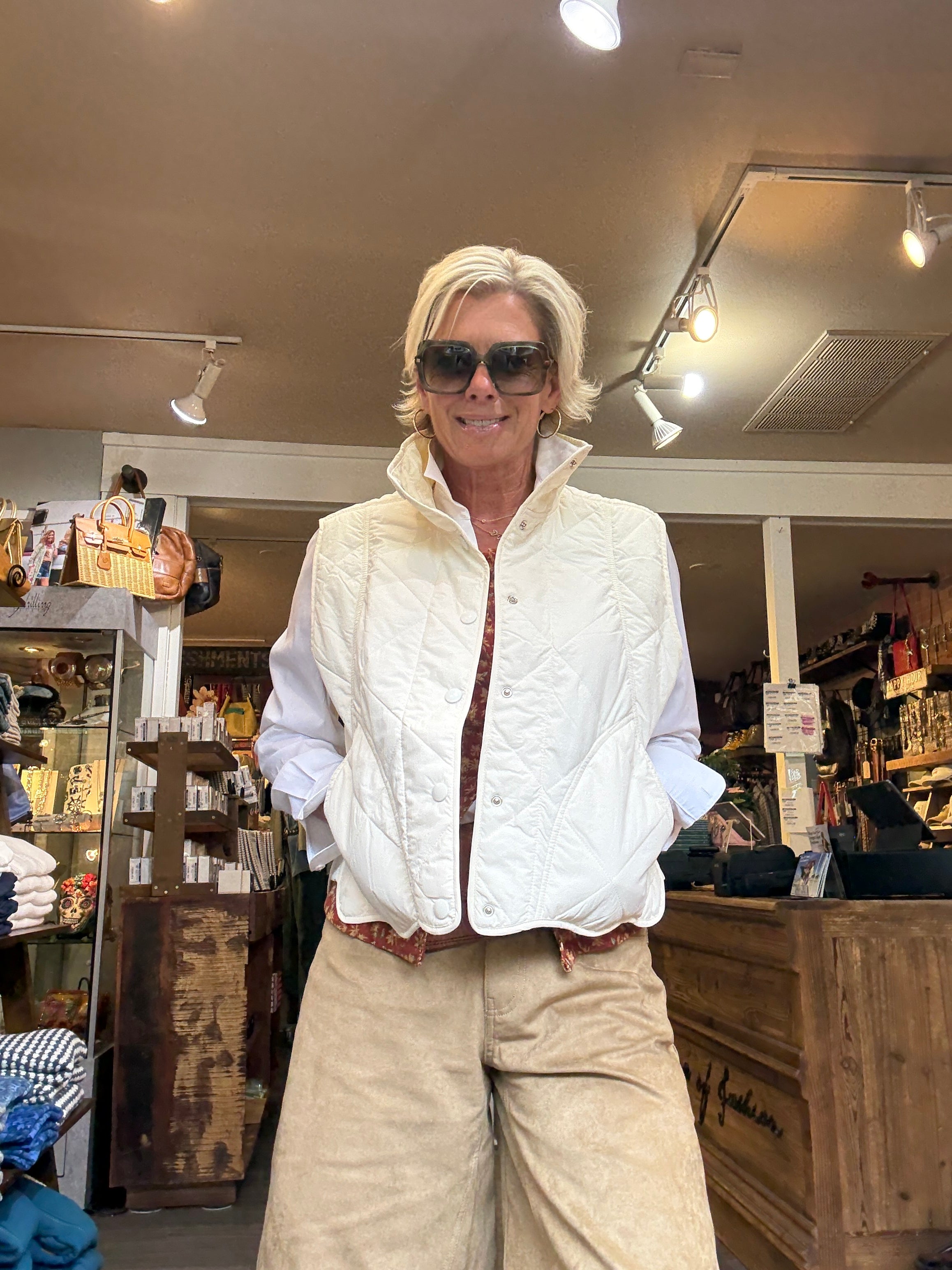 WAVE HEM QUILTED VEST WOVEN
