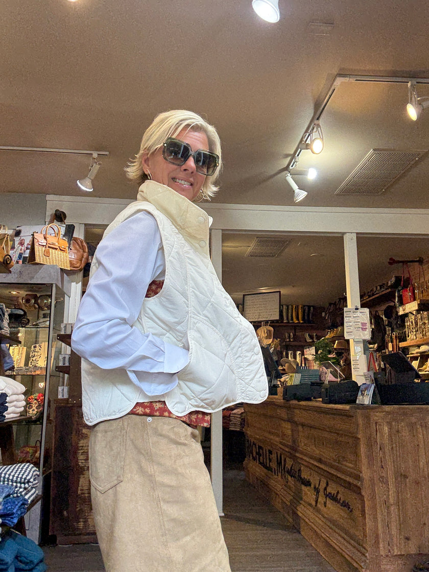 WAVE HEM QUILTED VEST WOVEN