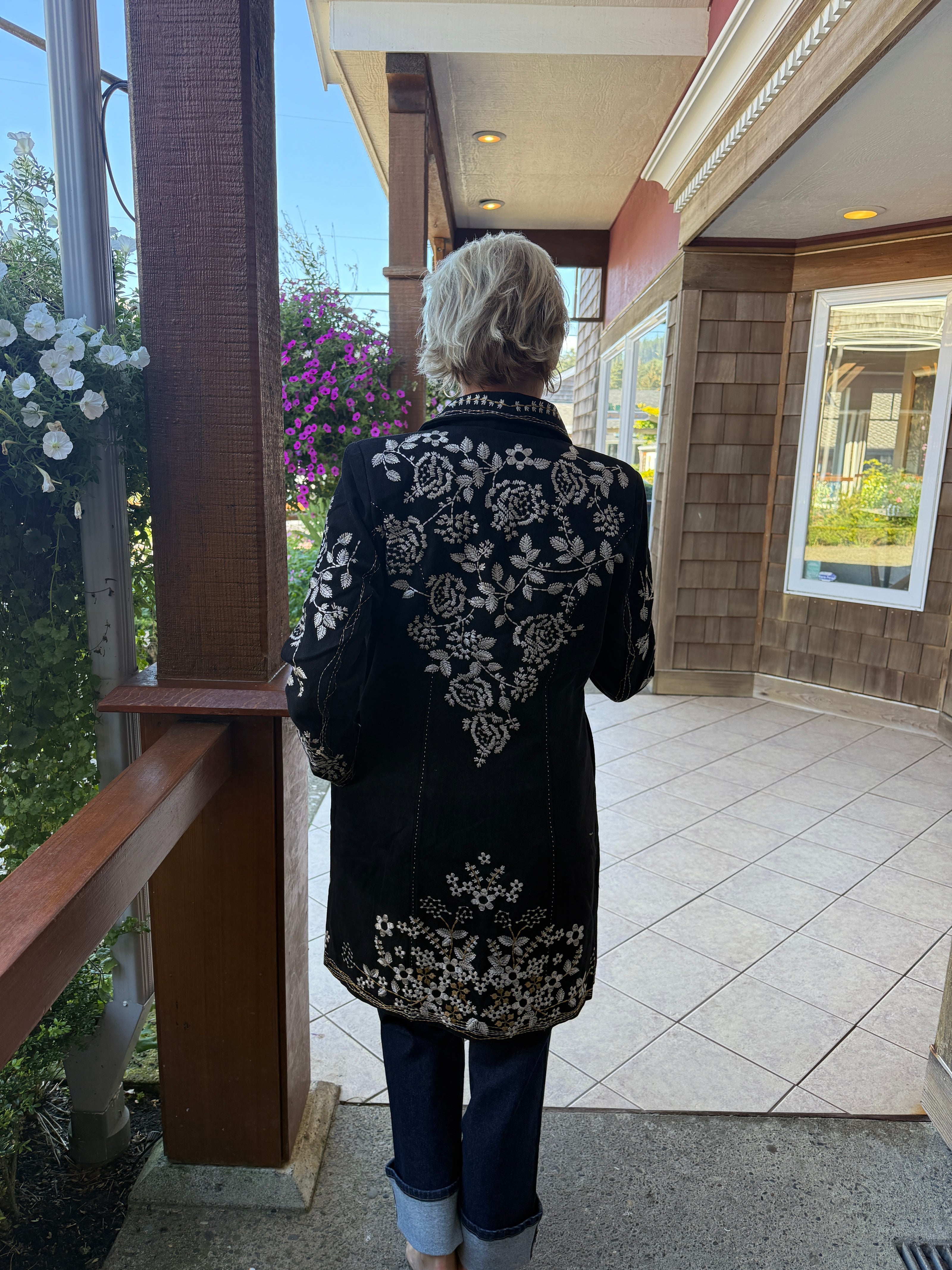 HEAVY TWILL COAT WI ANTIQUE ROSE EMB