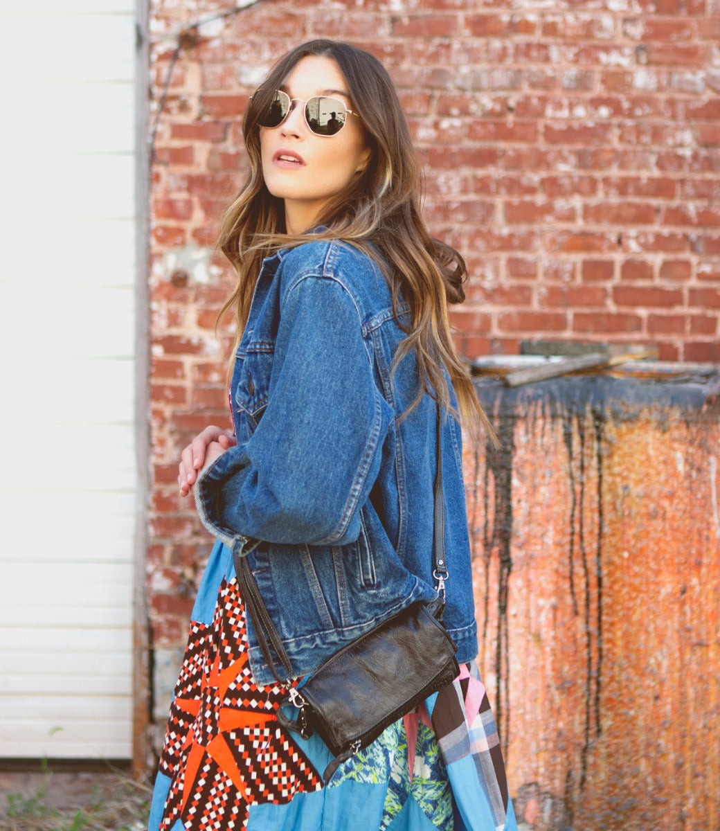 Bed|Stu Amina ii Crossbody Wallet model profile