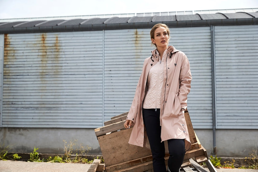 Rain71 Loose Cut | adobe rose modeled outside