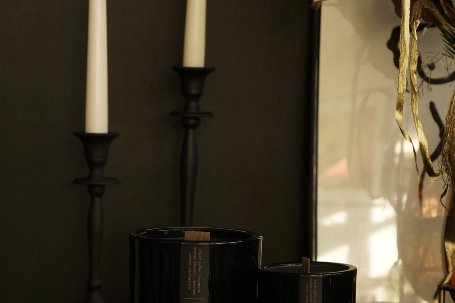 Umbra 12.3oz Candle - 522 - Black Coffee & Orange Blossom display