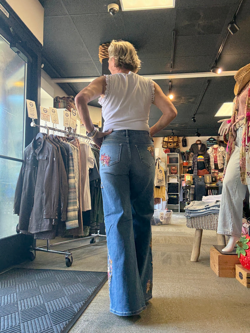 PENELOPE X LILLIES & LASSOS