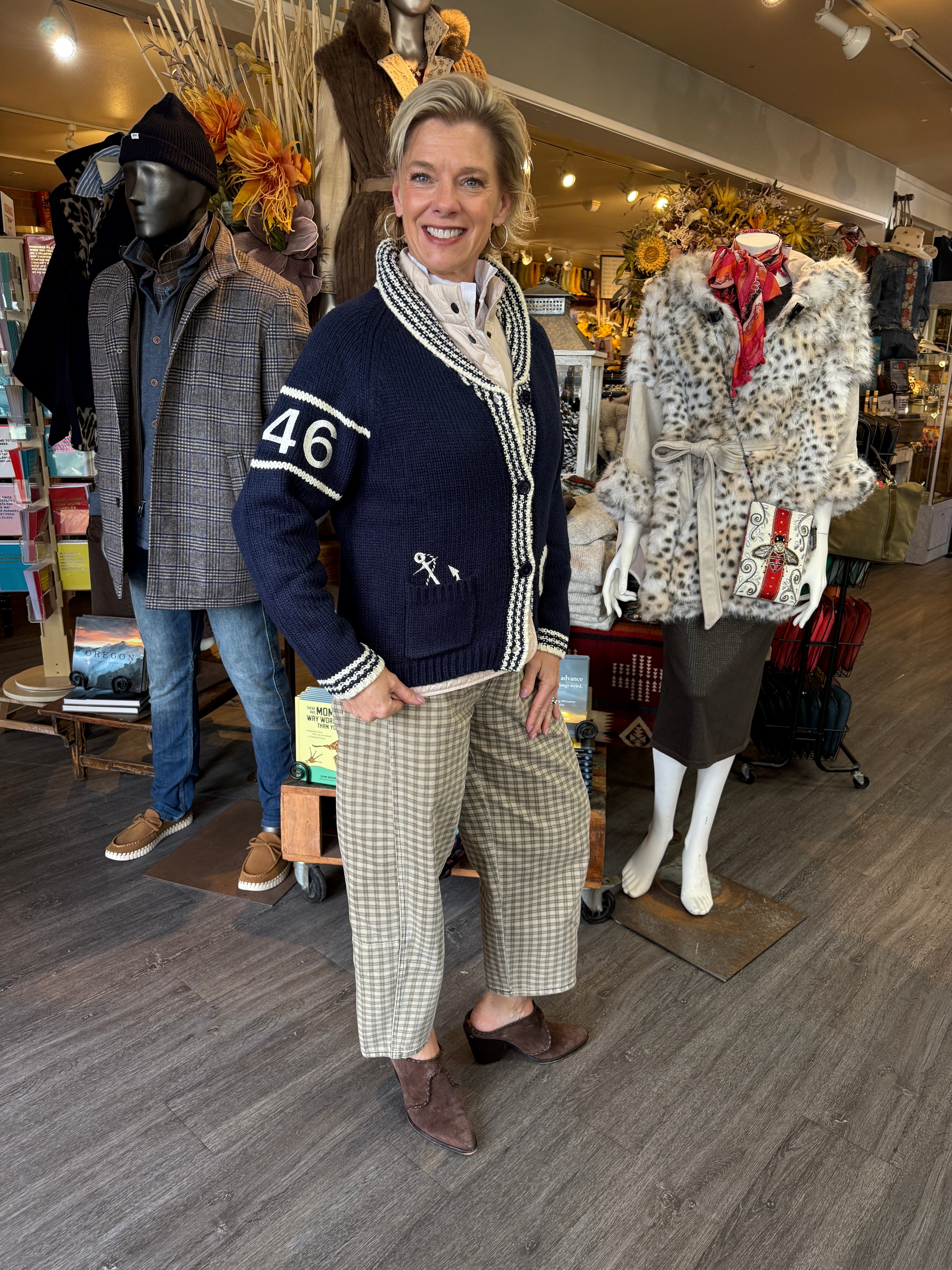 The Rock Cardigan front/right side navy/white