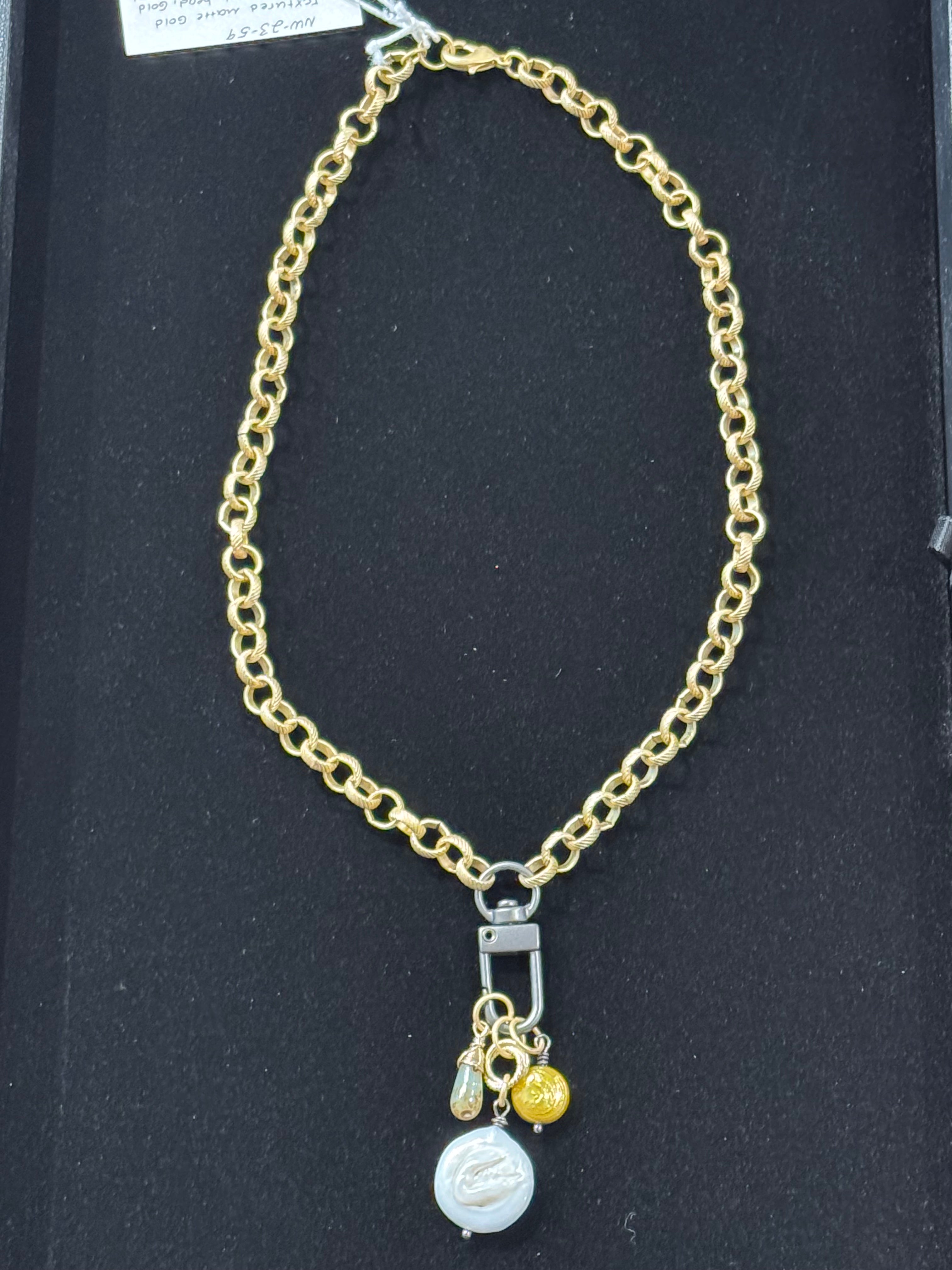 Textured Gold Chain with Lock and Pearl Coin nw 23 59