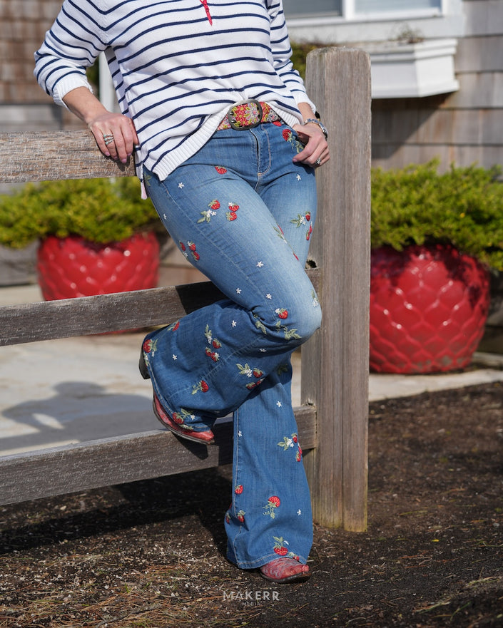 DRIFTWOOD FARRAH X STRAWBERRY FIELDS styled
