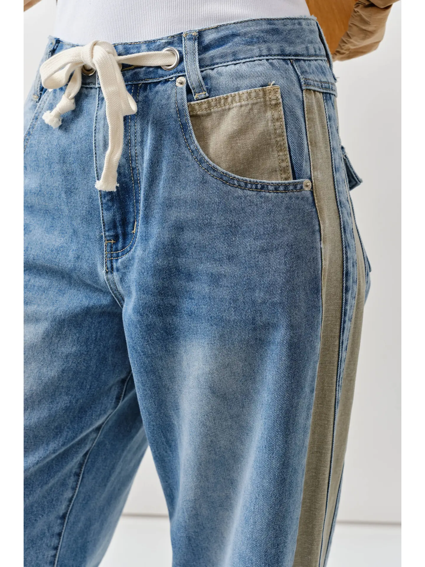 Contrast Line Detail Slouchy Straight Jean pocket detail close up