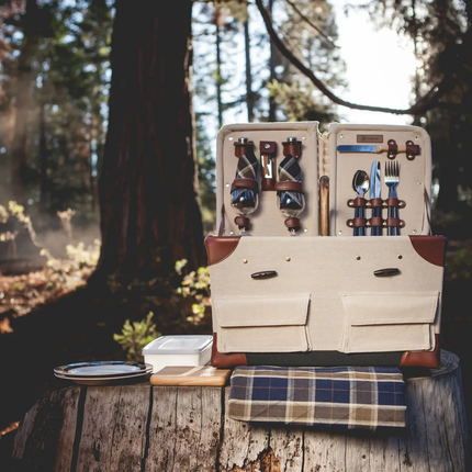 Pioneer Picnic Basket outside