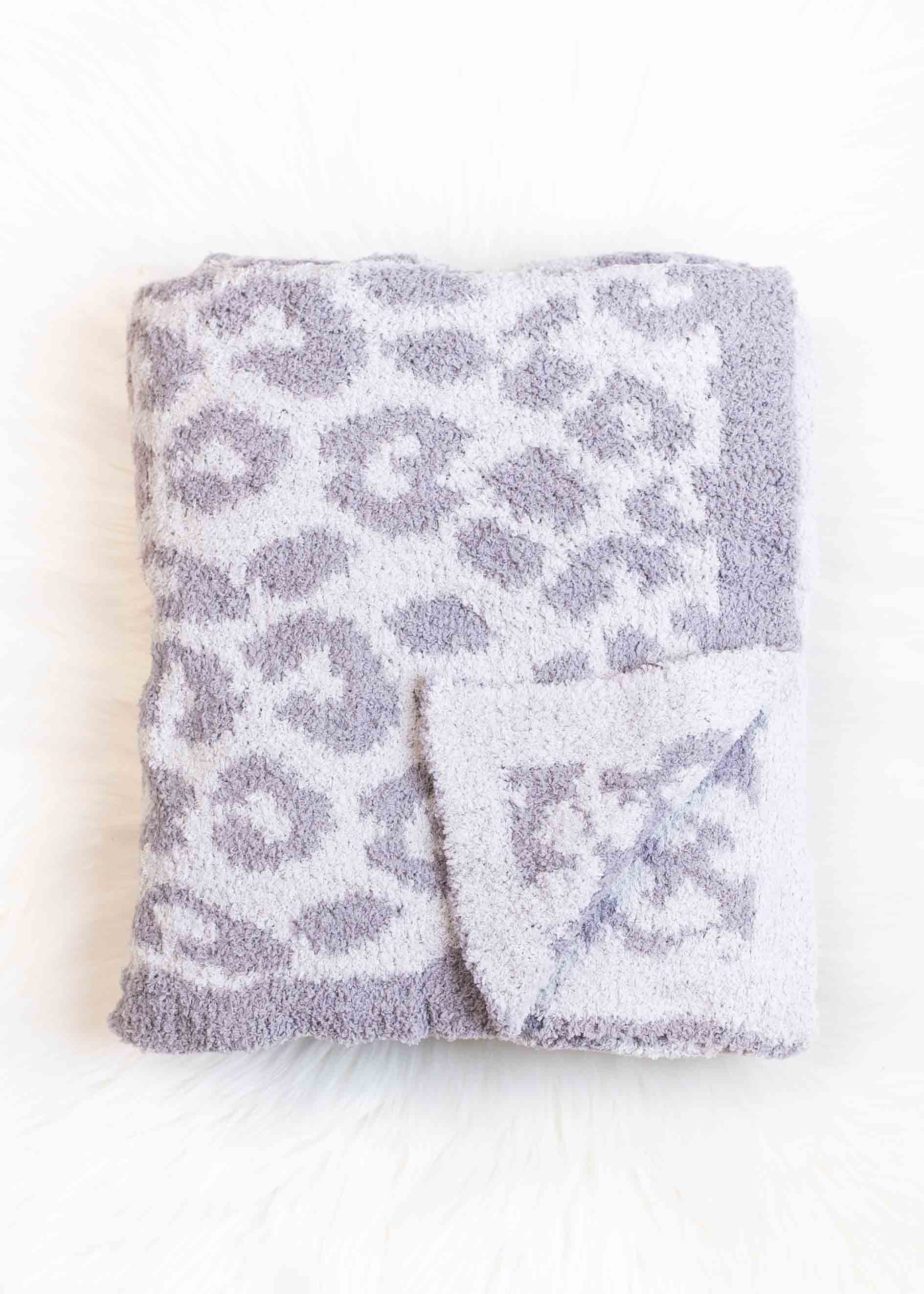 Grey Leopard Print Blanket Dim. 60" x 50" pattern