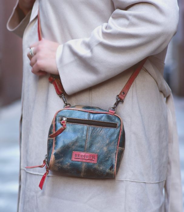 Bed|Stu Capture Cross Body model Dark Teal Cherry Lux