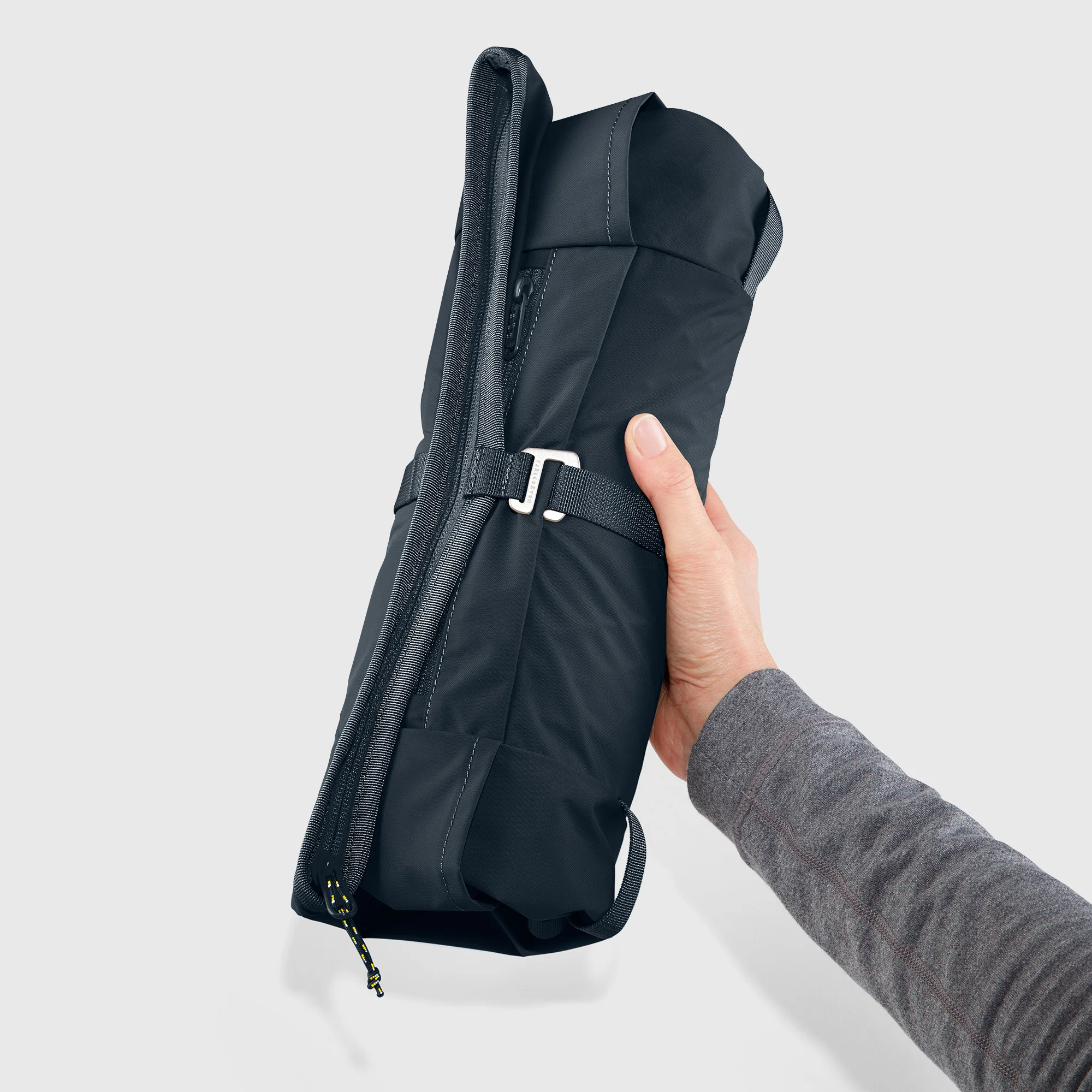 Fjallraven High Coast Foldsack 24 black rolled up