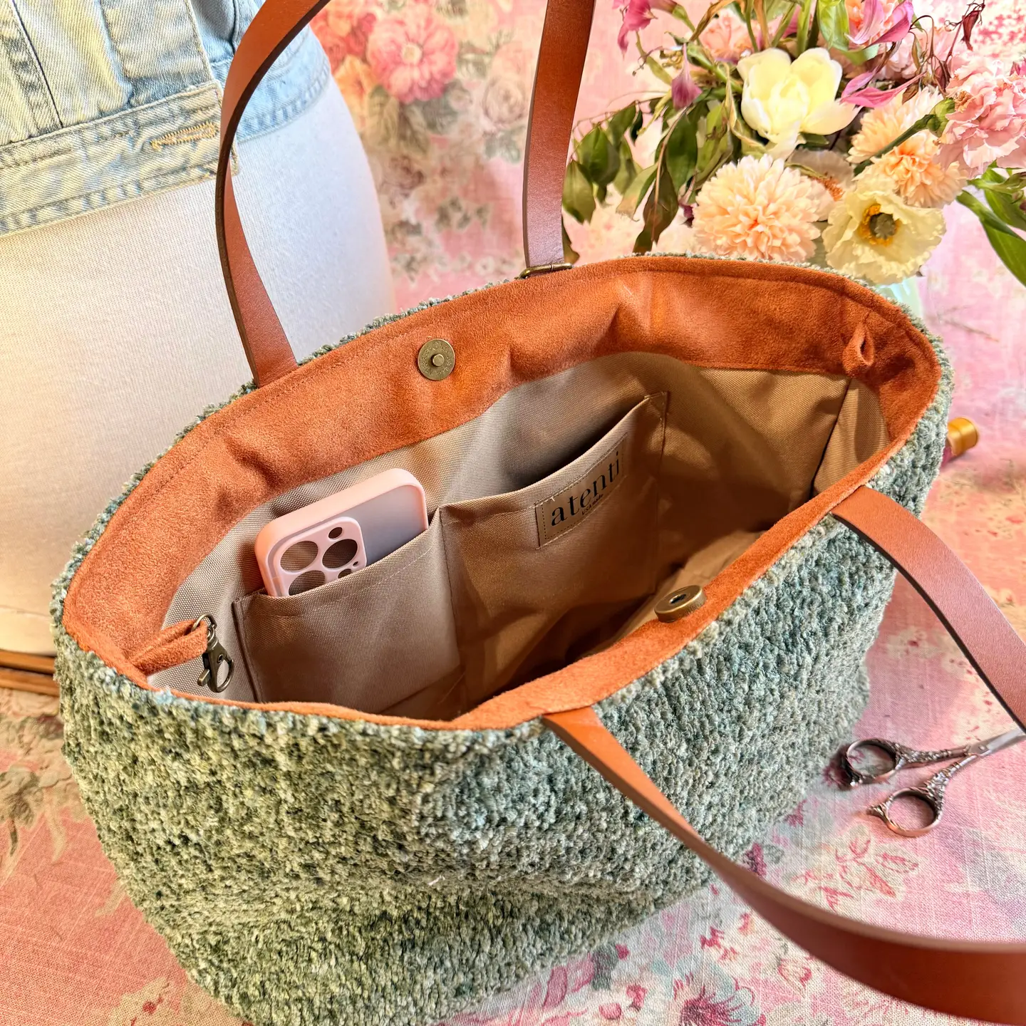 Knotty Handbag inside