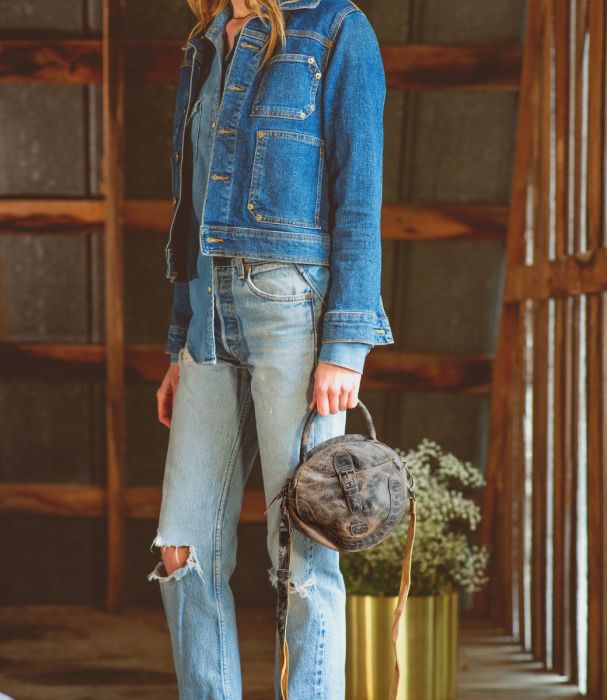 Bed|Stu ArenField Round Crossbody Black Lux model