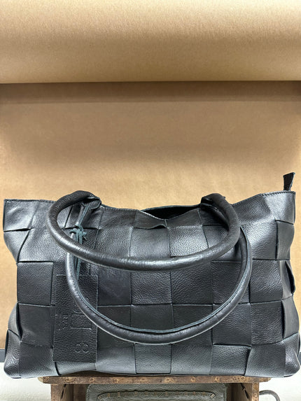 Wade Woven E/W Grand Tote black front