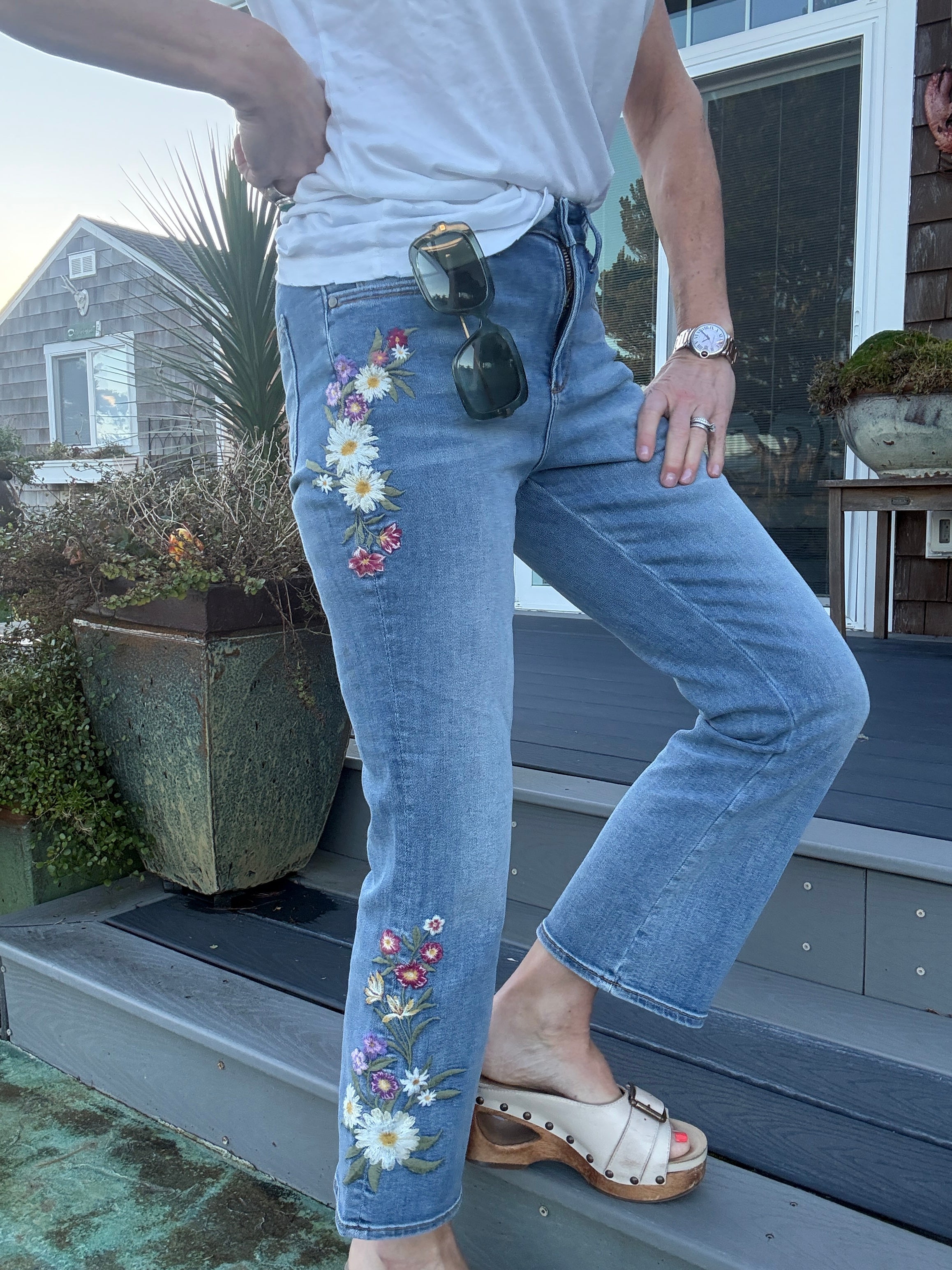 Roxy X Daisyland front/right leg