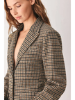 A Woven Mini-Houndstooth Pattern Blazer