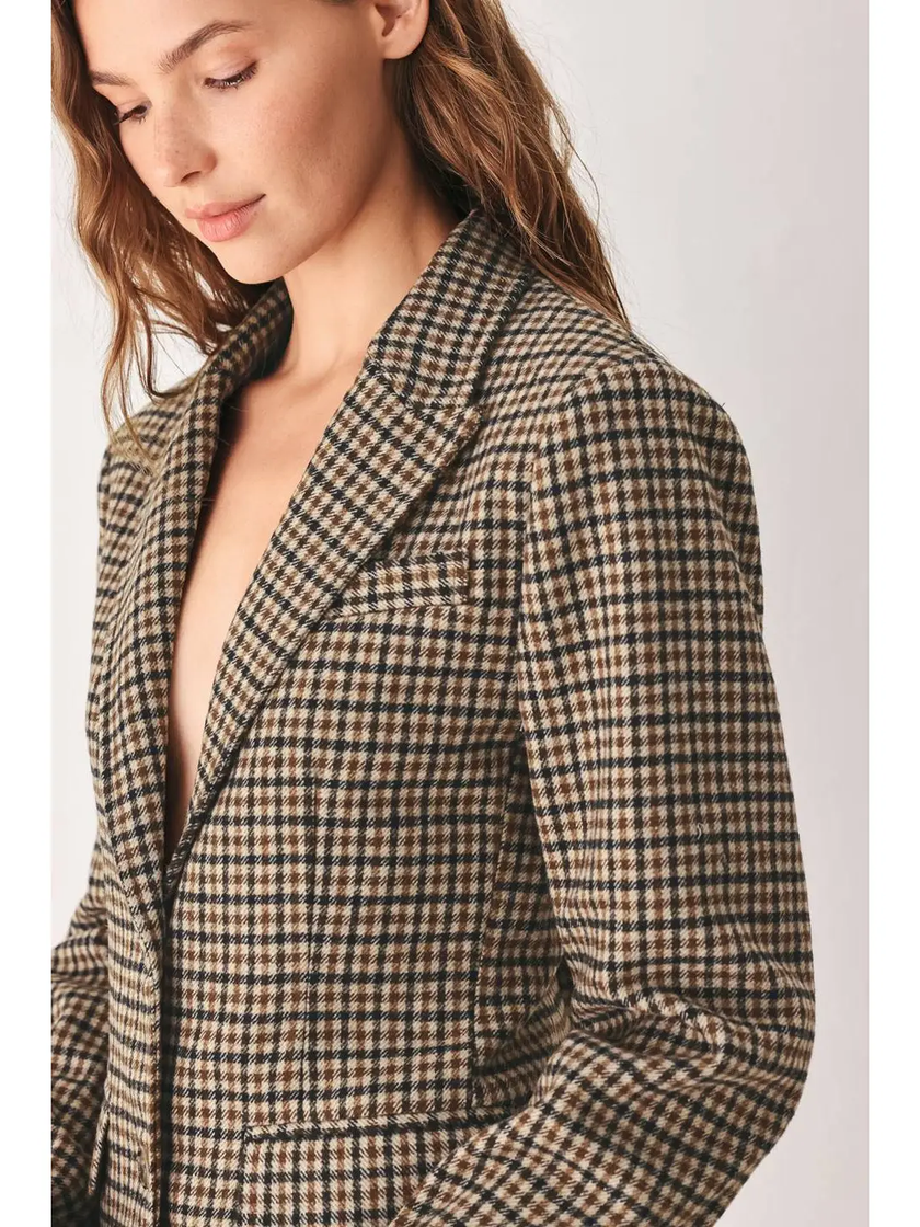 A Woven Mini-Houndstooth Pattern Blazer