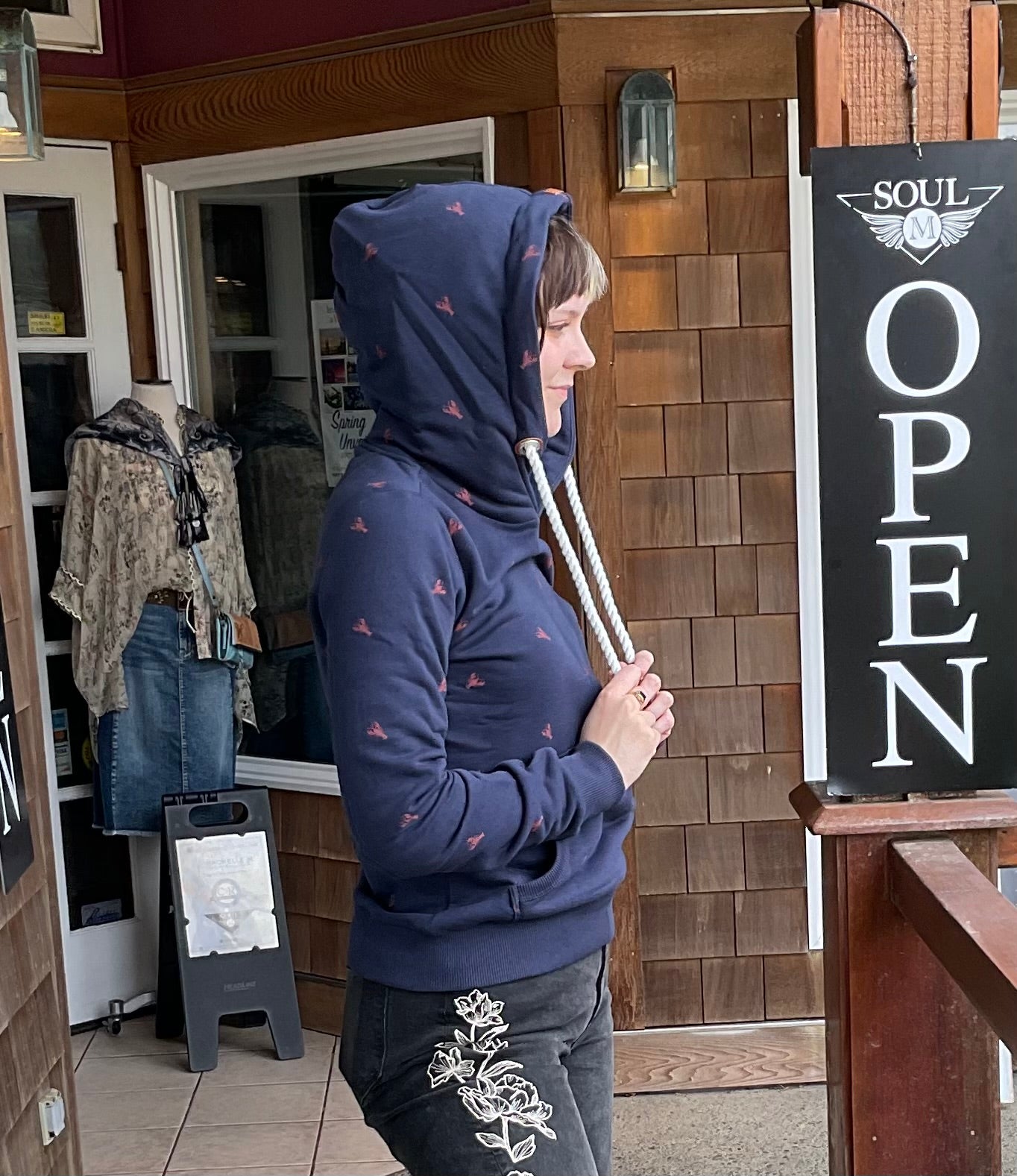 Wanakome Chowder Women's Lobster Hoodie side hood up
