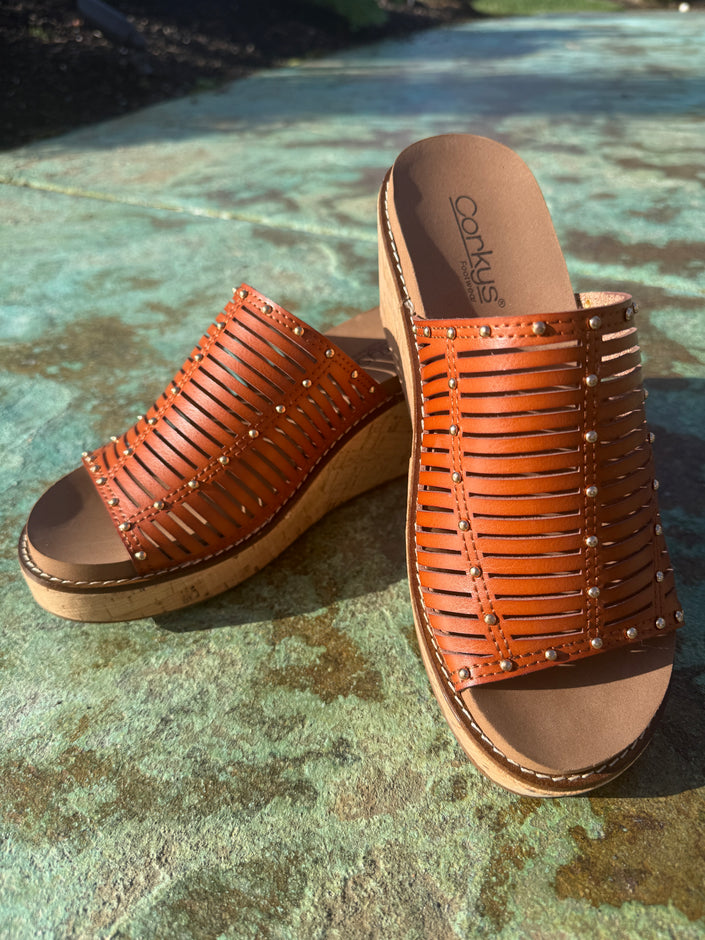Much Better Wedge Cognac-front