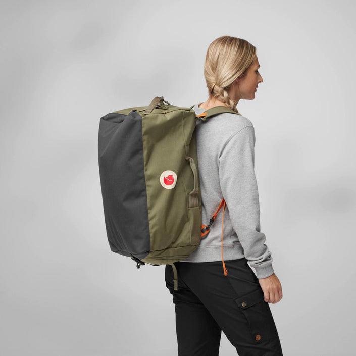 Fjallraven Färden Duffel 50 green carried/side bottom