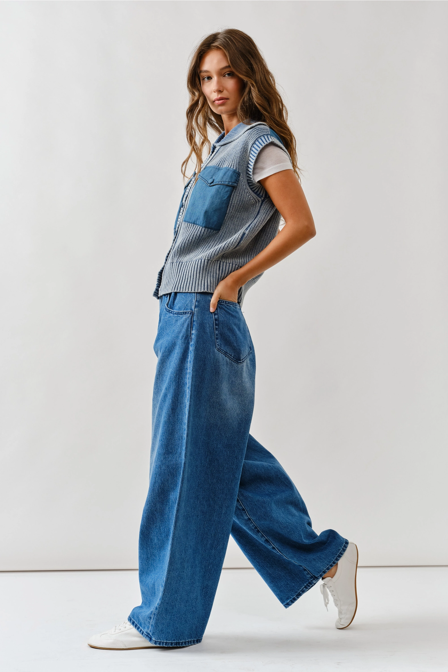 WASHED SWEATER VEST WITH CONTRAST DETAIL