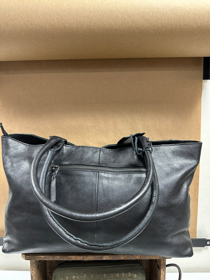 Wade Woven E/W Grand Tote black back