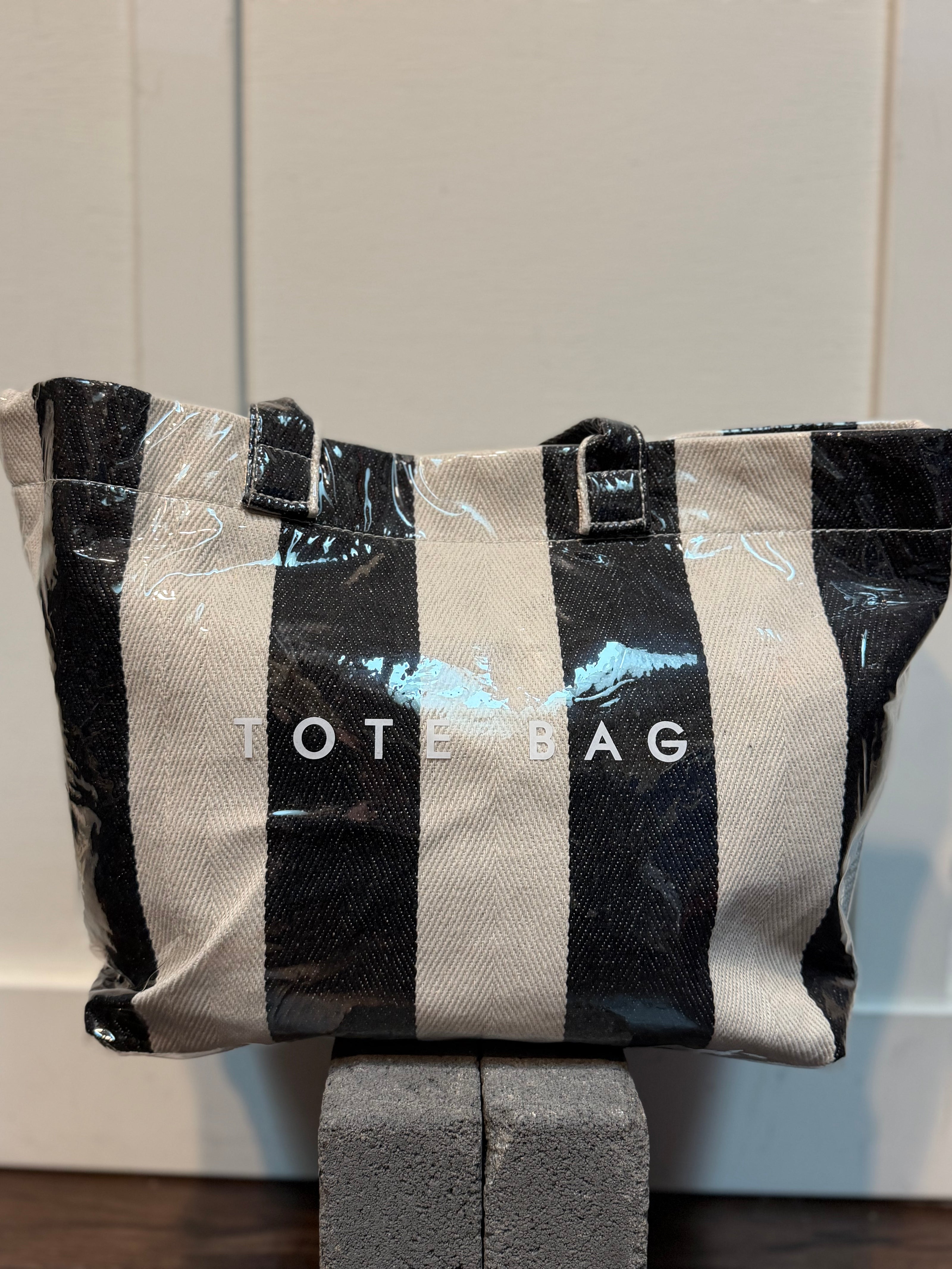 Everyday Adventure Bag Black and Beige