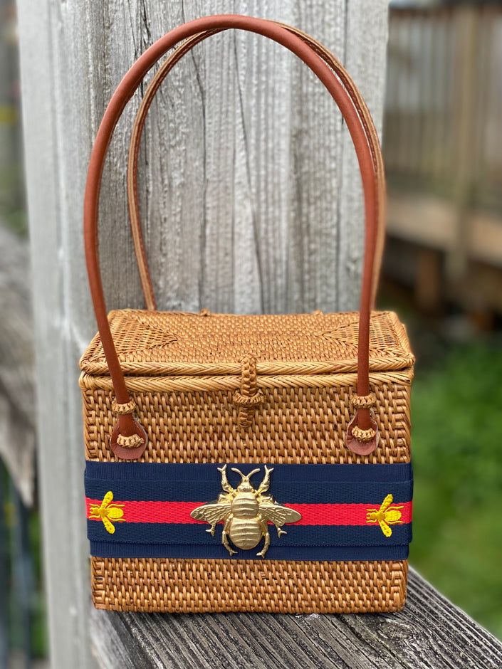 Emory navy/ Newport layer bee front closed