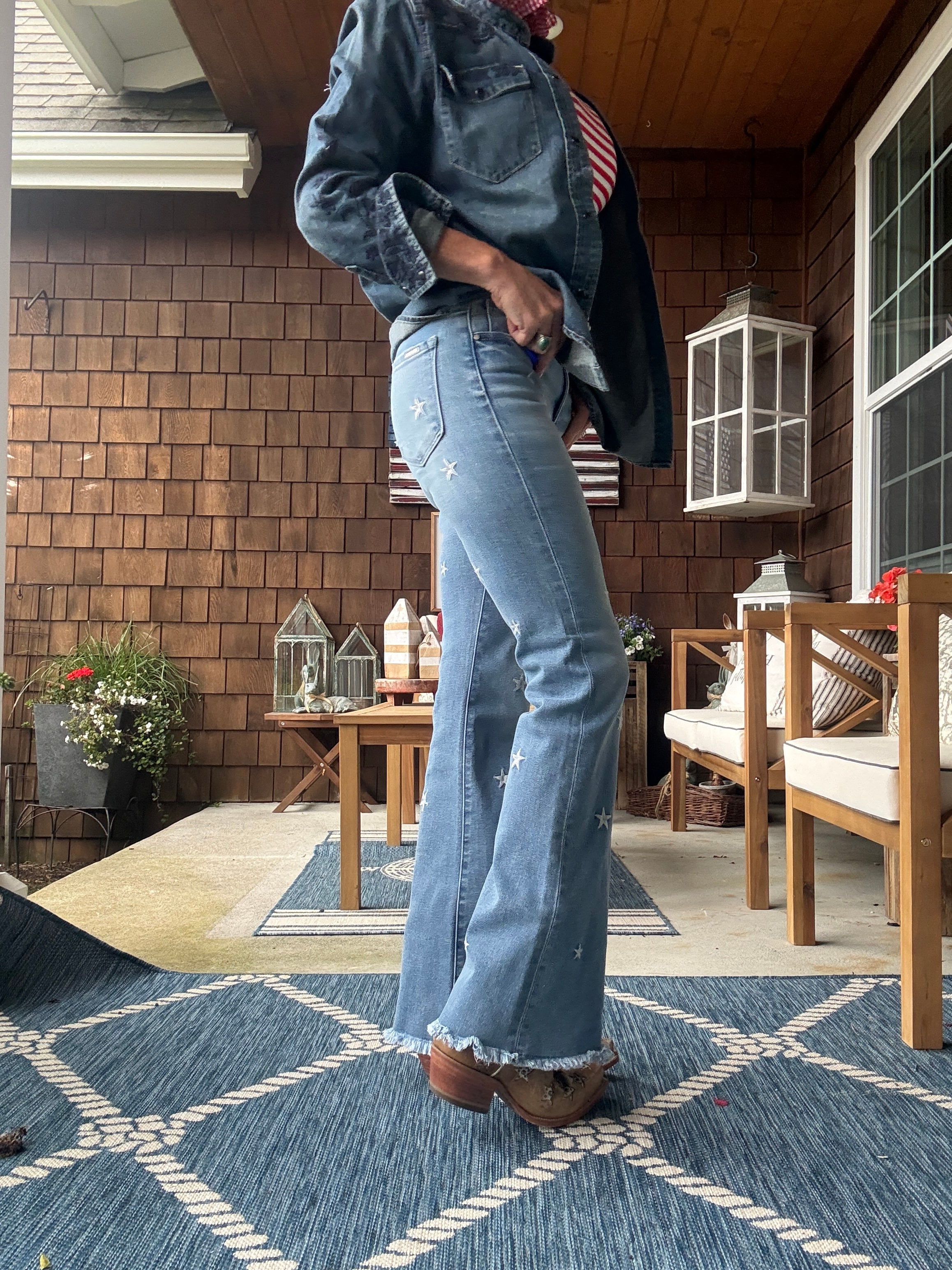 Nancy Mid Rise Star EMB Jean