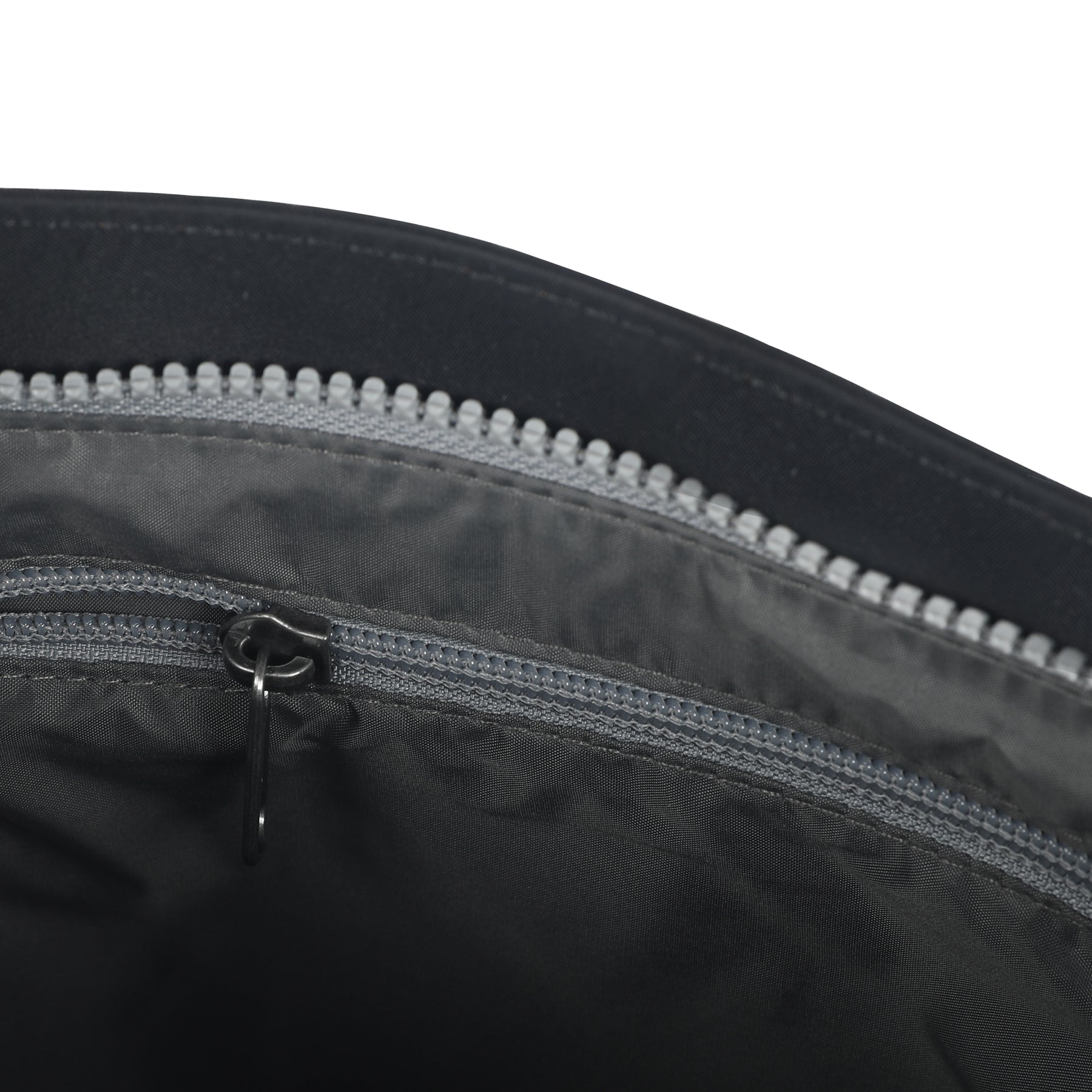 Ori London Canfield B (Nylon) Medium Bag | inside zipper detail