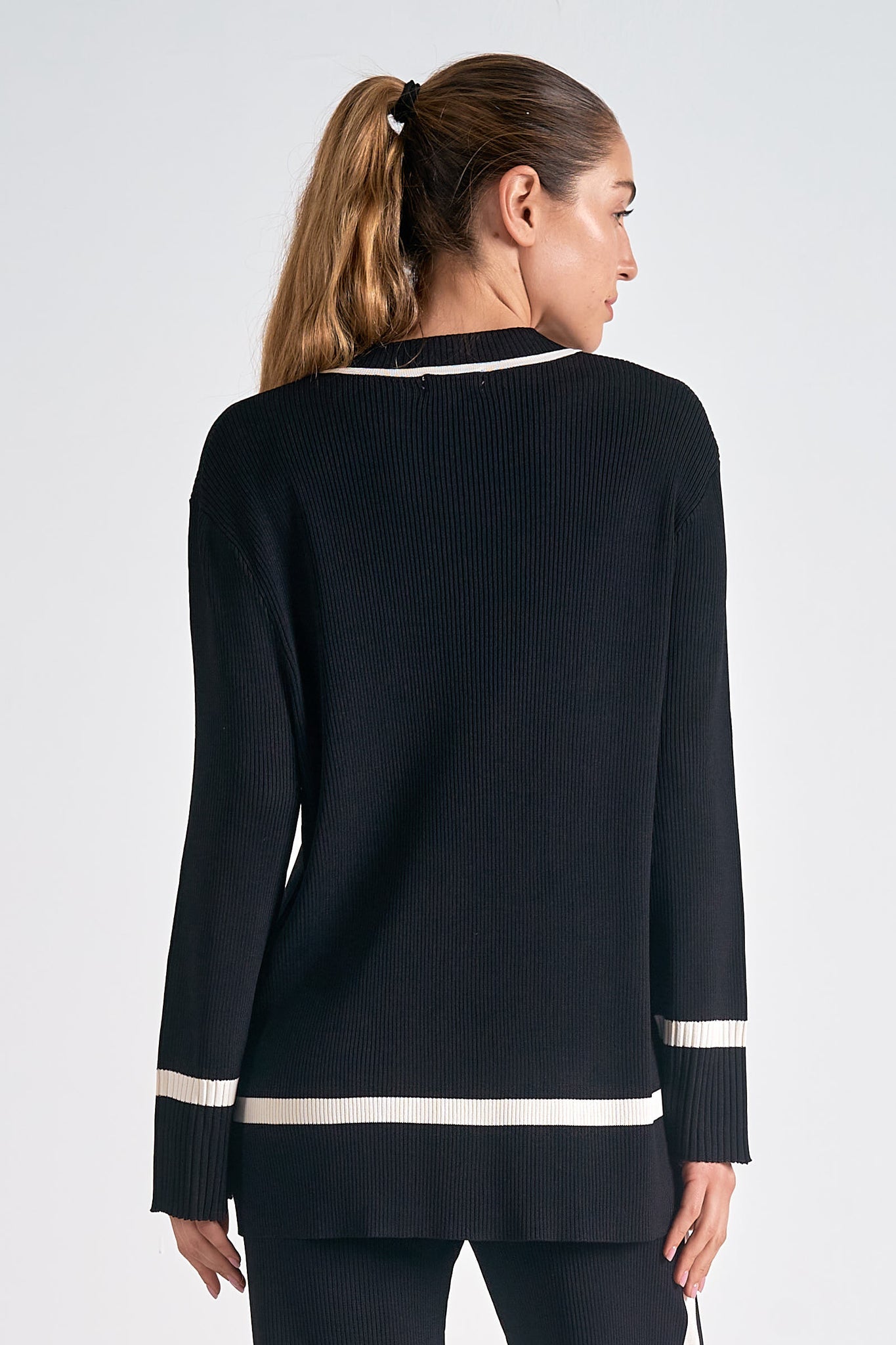 8 Sweater v Neck black back