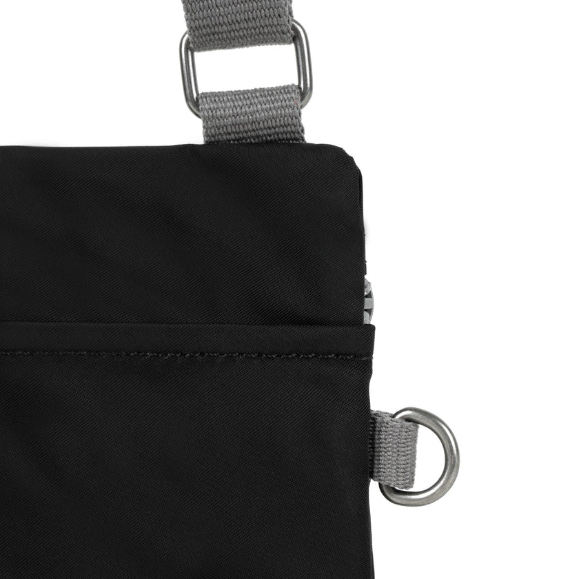 Chelsea (Recycled Nylon) Pocket Sling Extra Small | close corner