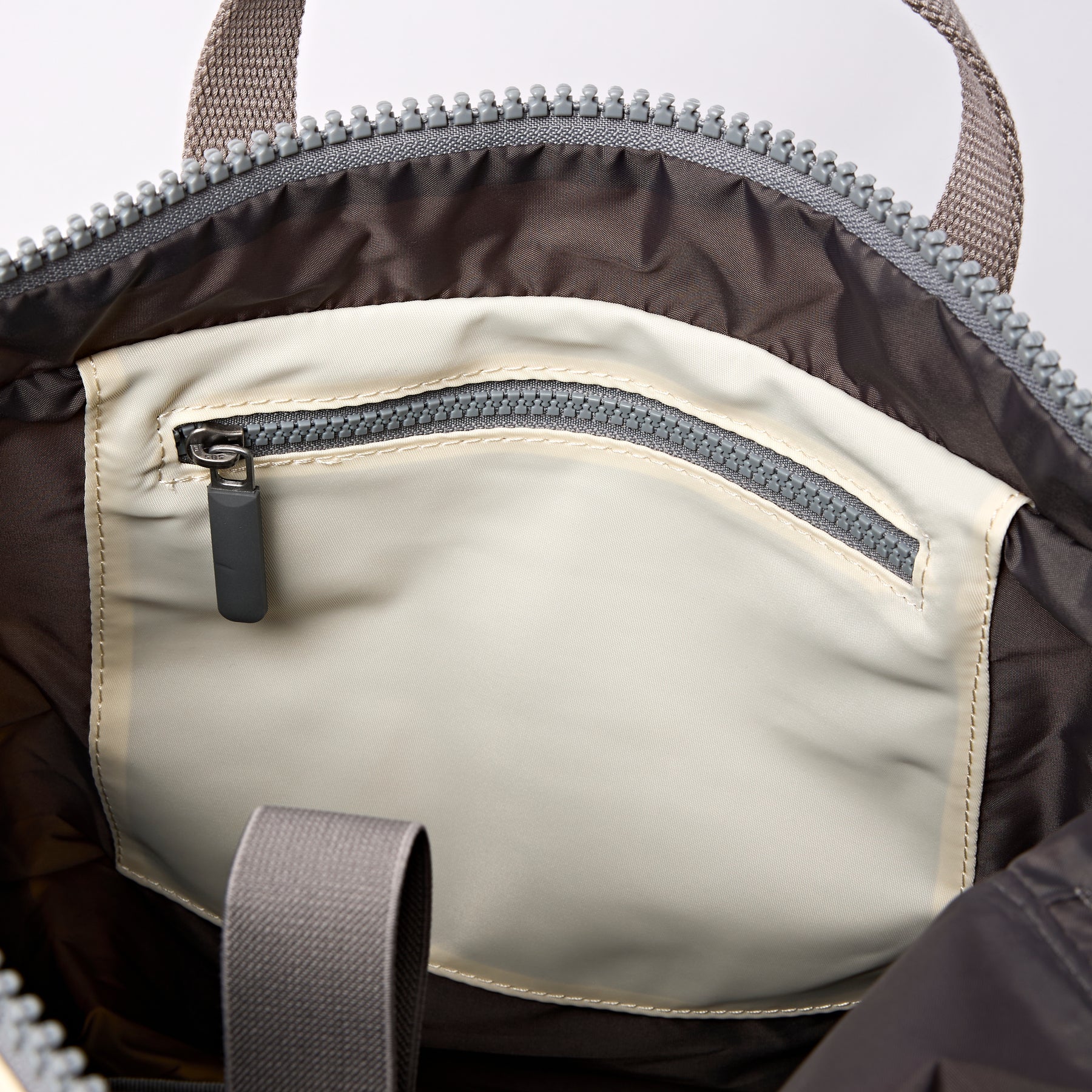 Ori London Canfield B (Seasonal) Medium Bag |off white-interior detail