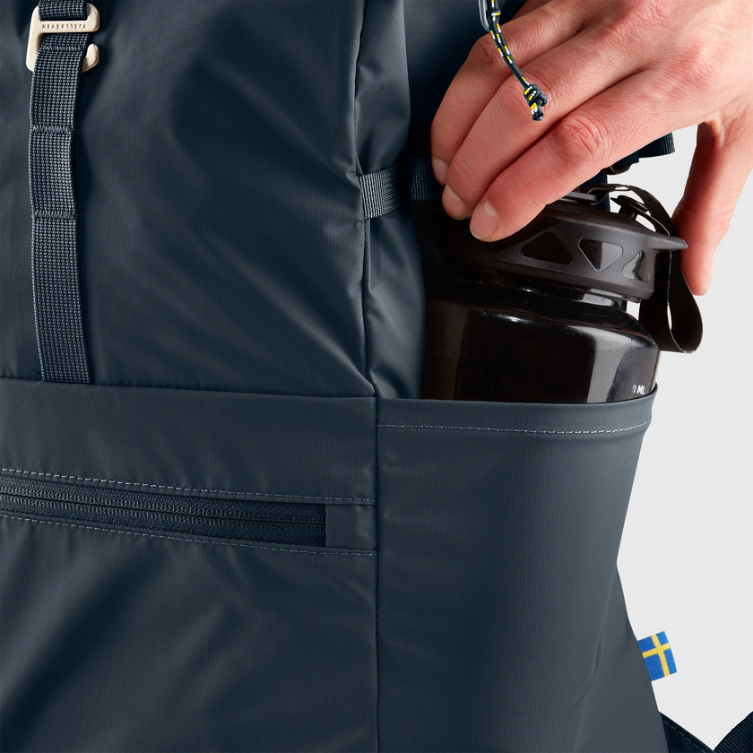 Fjallraven High Coast Foldsack 24 black water bottle holder close up