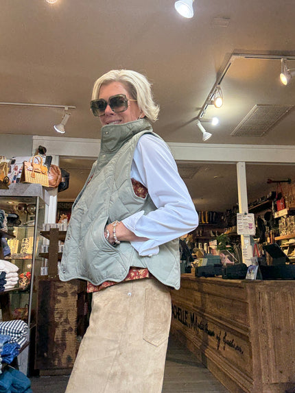 WAVE HEM QUILTED VEST WOVEN olive