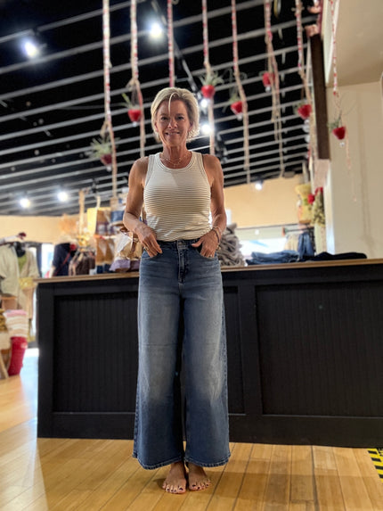 High Rise Wide Leg Crop W Back Lace Detail front