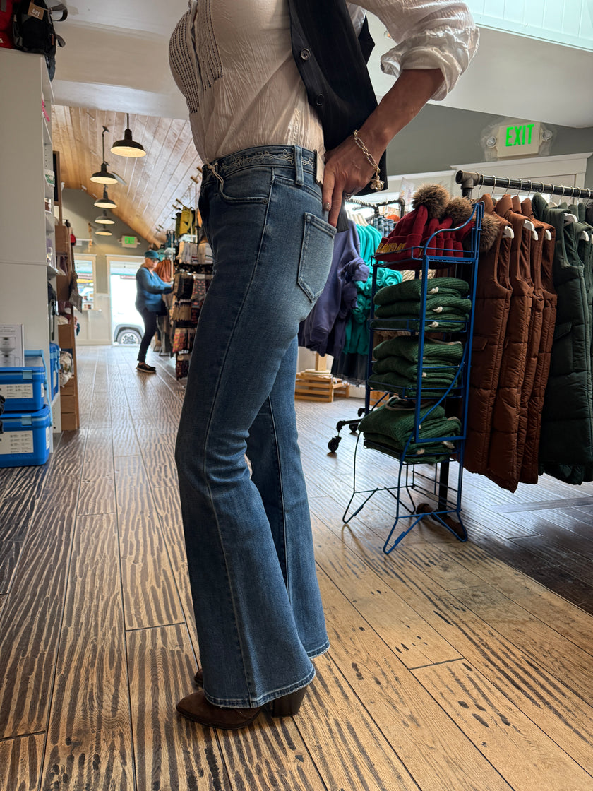 MID RISE FLARE JEANS | Dark side