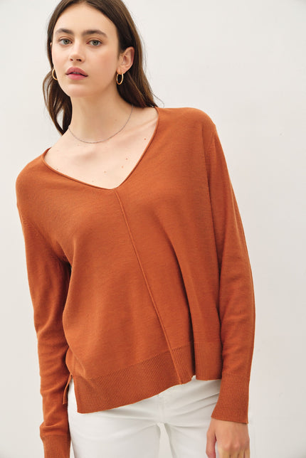 CLASSIC LIGHTWEIGHT V-NECK KNIT SWEATER Clay front