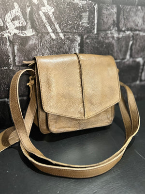 Essex Crossbody Wallet Bag brown