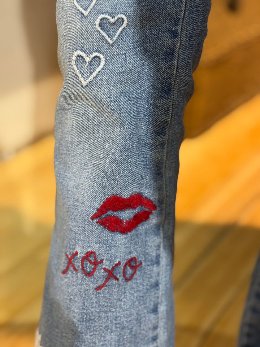 WILLFULLY（ウィルフリー）の「heart rivet & embroidery denim