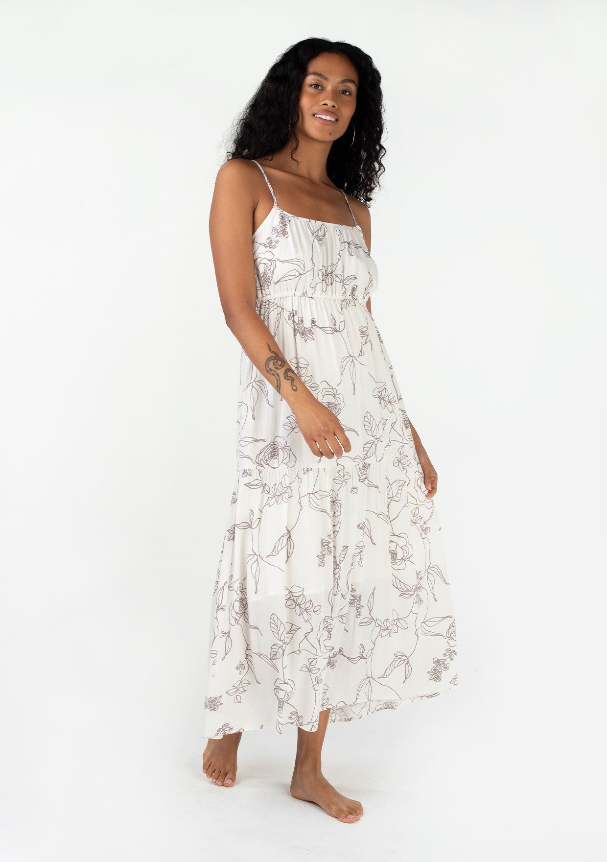 SCOOP NECK SPAGHETTI STRAP MAXI DRESS