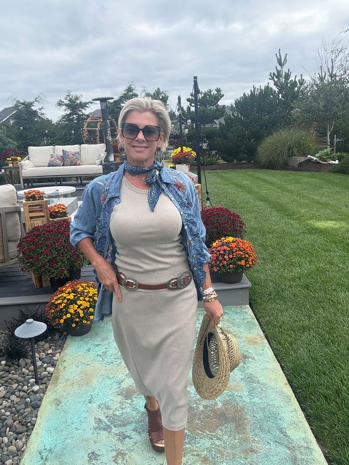 Anora Blouse front unbutoned/opened