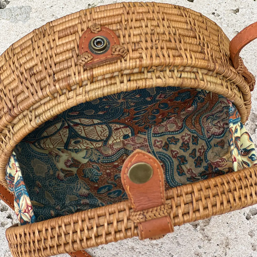 Ata Vine Round Crossbody Bag - Medium-inside detail