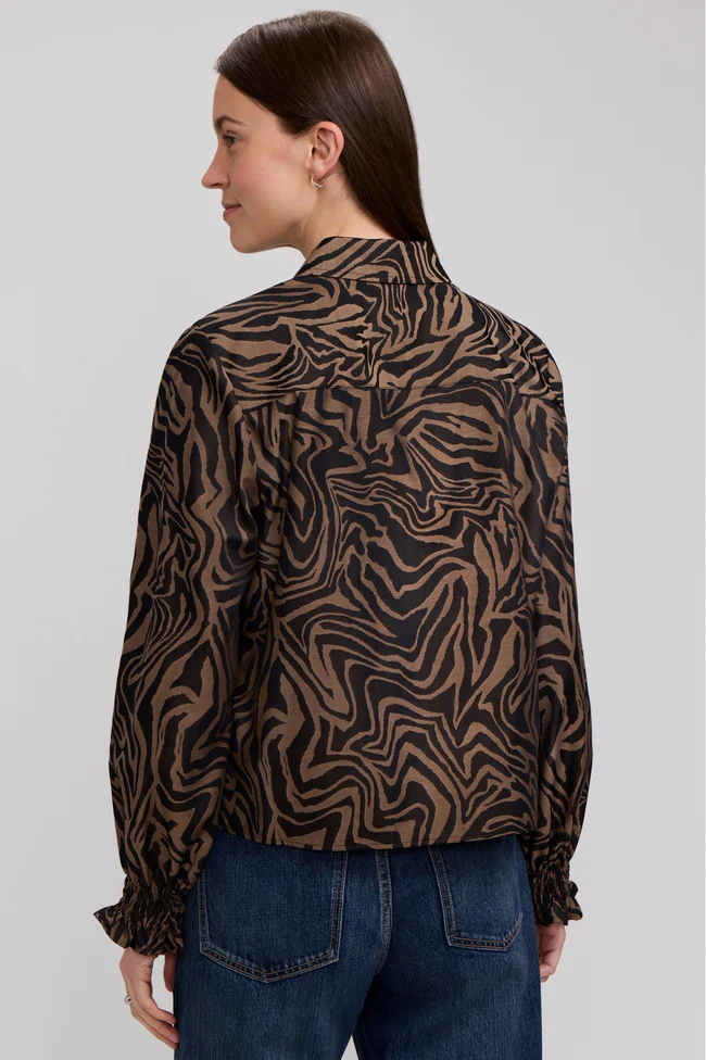 Vivienne Ls Zebra Shirt, almond/black-back