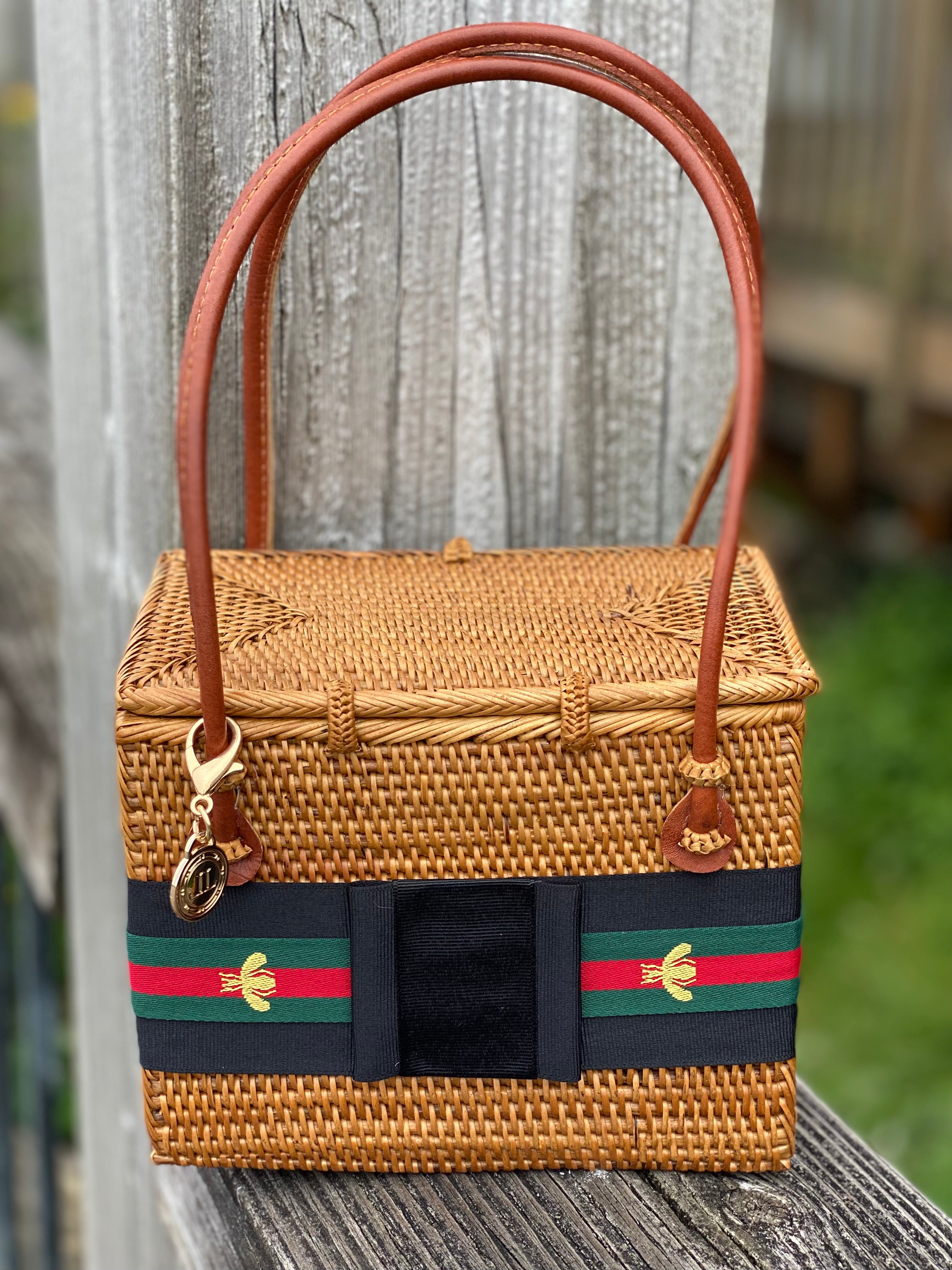 Emory blk/ bee stripe layer bee back closed