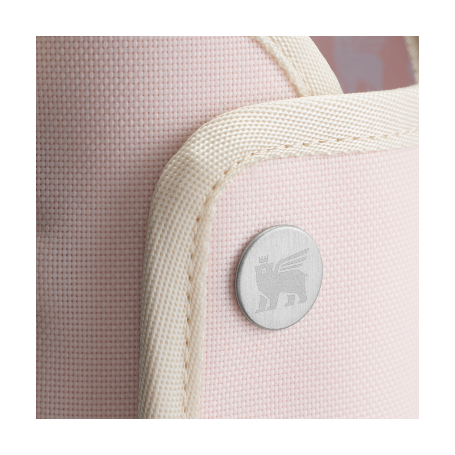 THE ALL DAY 40 OZ QUENCHER CARRY-ALL cream close up