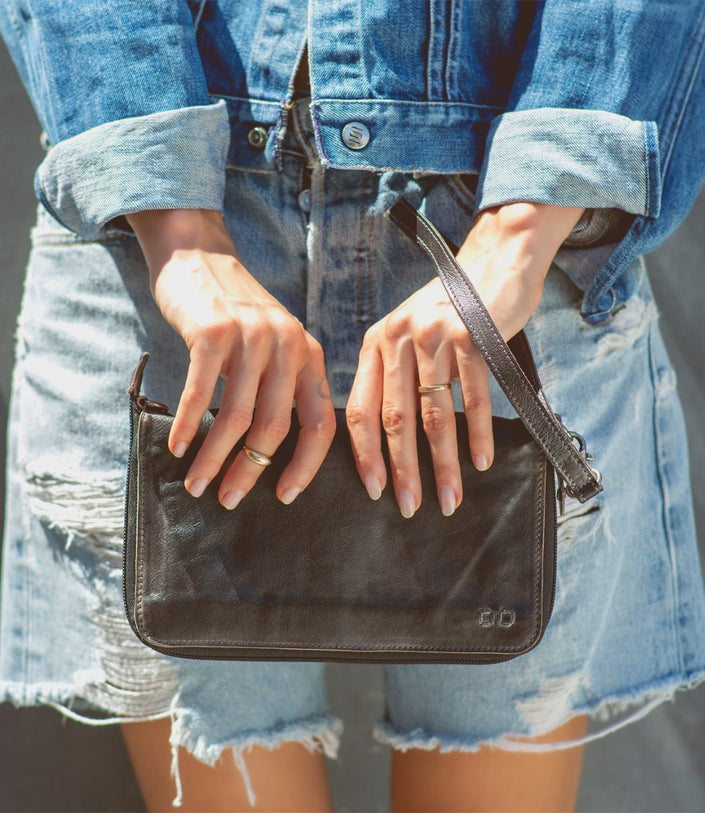 Bed|Stu Templeton ii Clutch Wallet | hand model