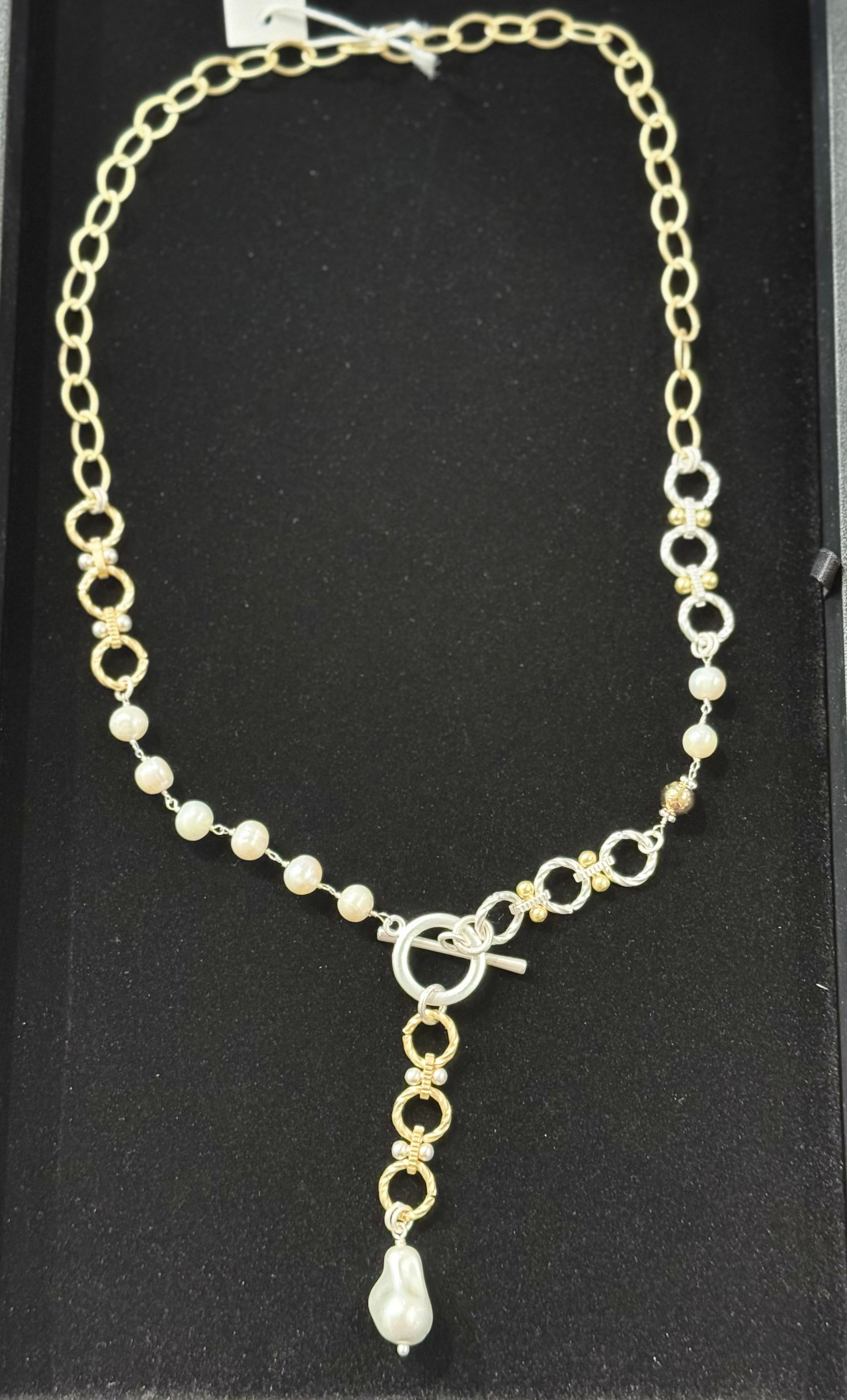 Pearl Teardrop with Toggle NW 23 102